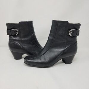Clarks Artisan Dara Black Leather Ankle Boots with Silver Buckles size 7 1/2